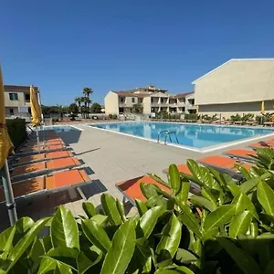 Apartament With Swimming Pool Apartmán